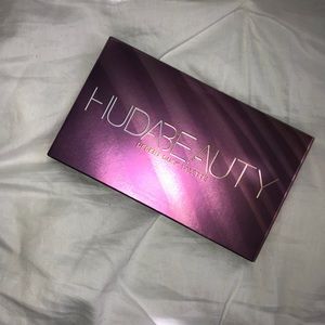HUDA BEAUTY Desert Dusk Eyeshadow Palette